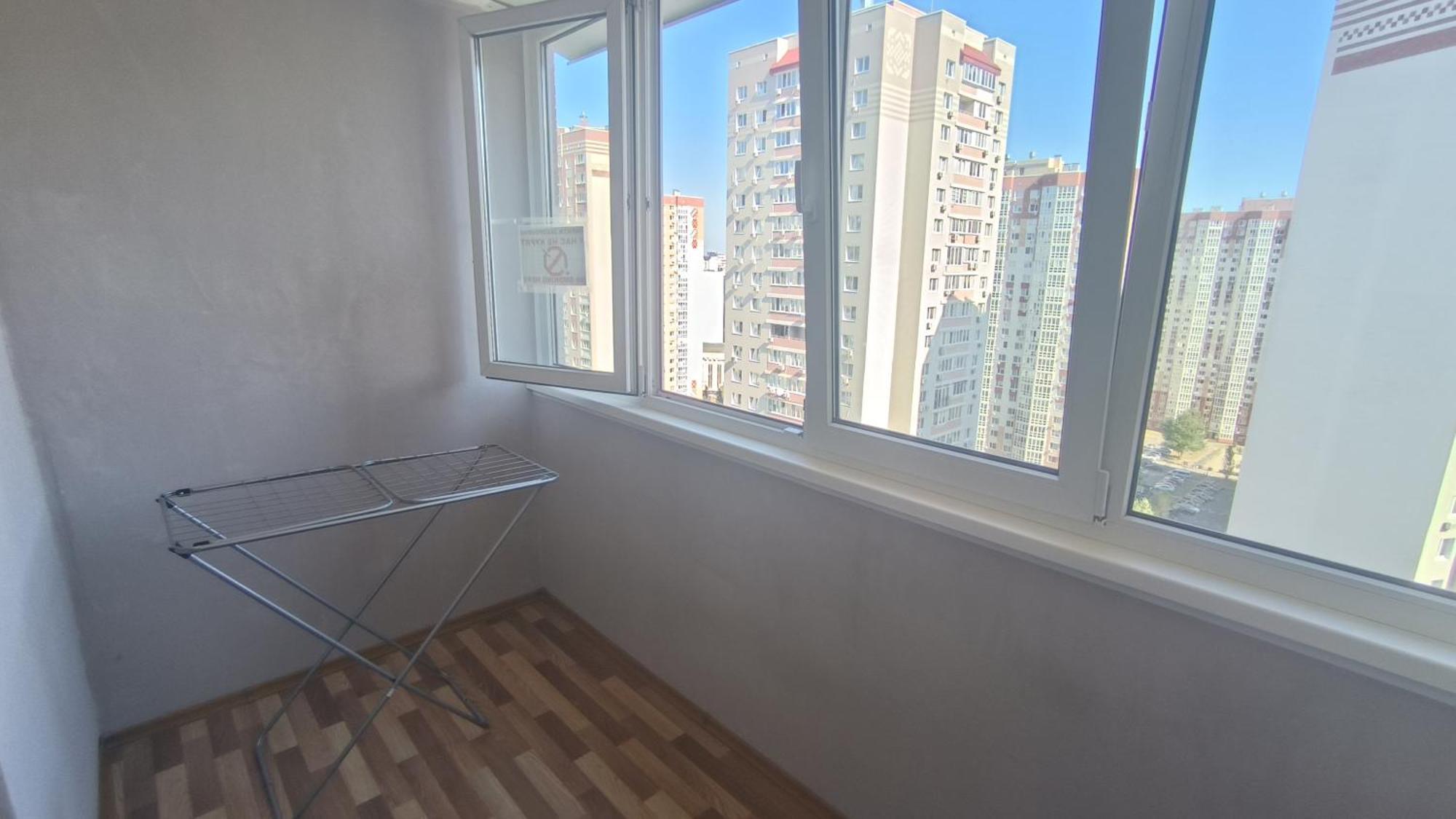 Apartment Near Metro Pozniaky Kyiv Eksteriør billede